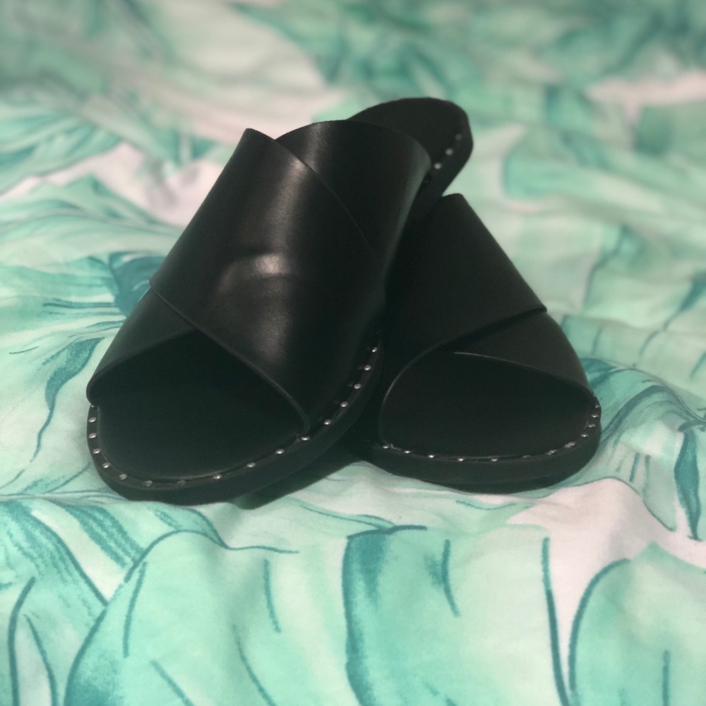 Universal Thread Sandals. Classy and cute